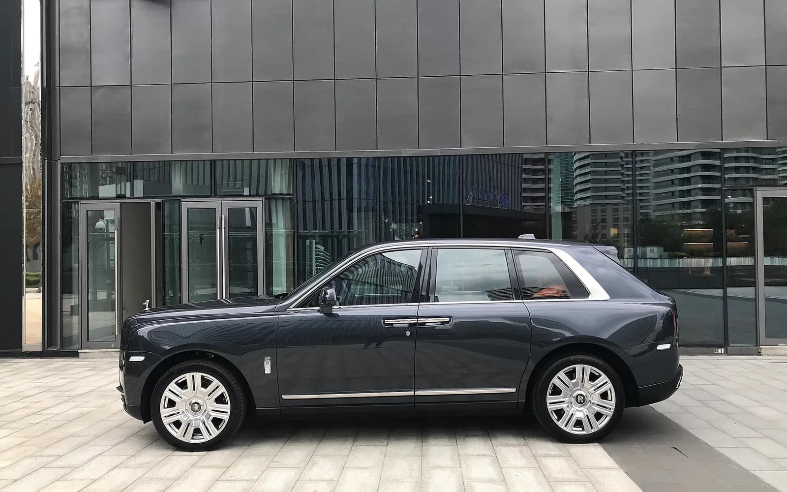 Rolls-Royce Cullinan luxury SUV